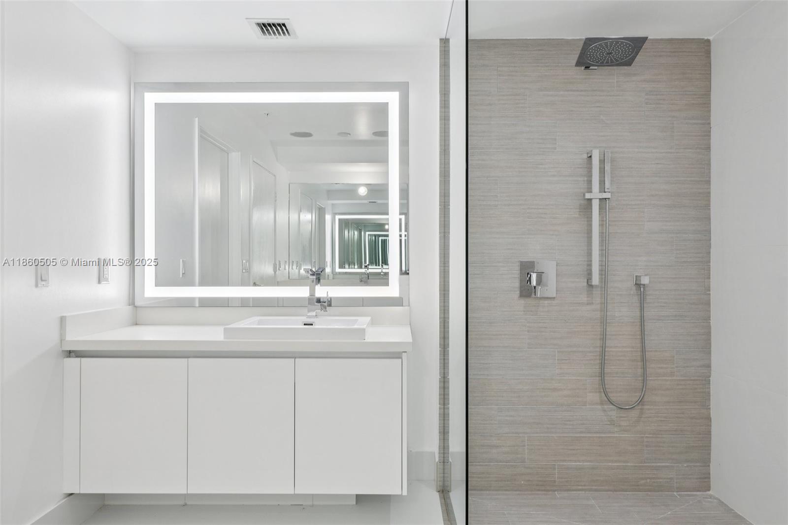 PARQUE TOWERS CONDO - Residential