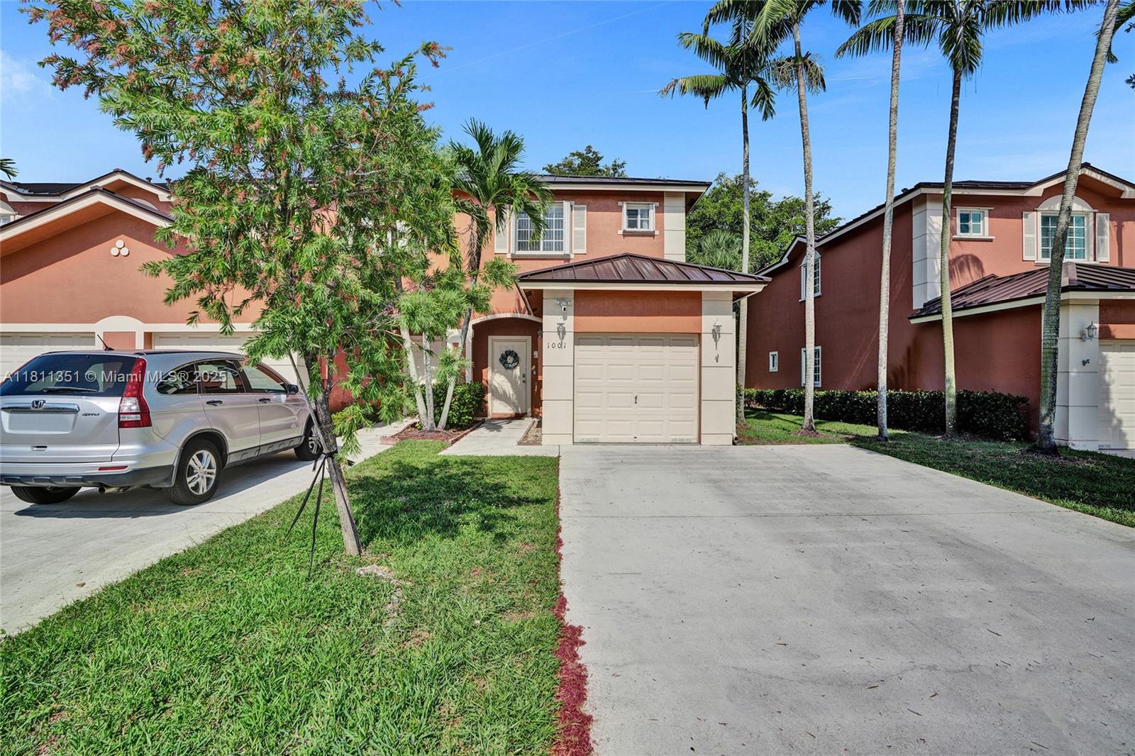 1001 Nw 100th Ave, Pembroke Pines, Miami-Dade County, Florida - 3 Bedrooms  
3 Bathrooms - 