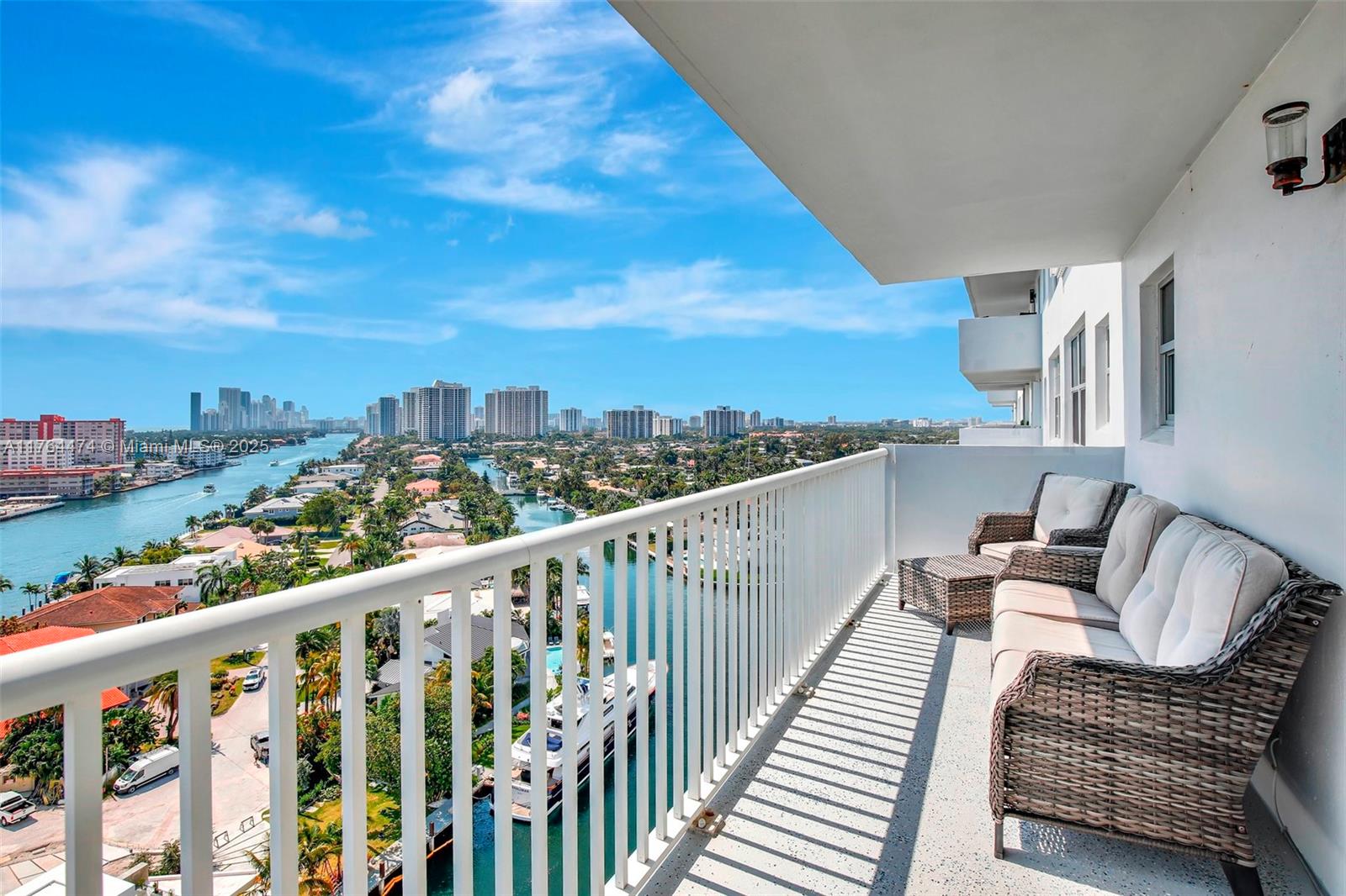 137 Golden Isles Dr 1503