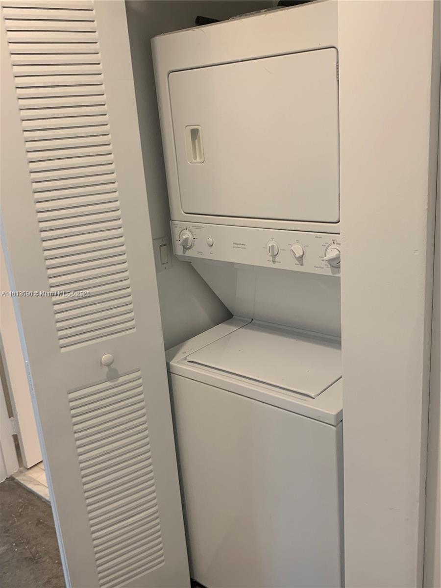 THE LOFT DOWNTOWN II COND - Residential Lease