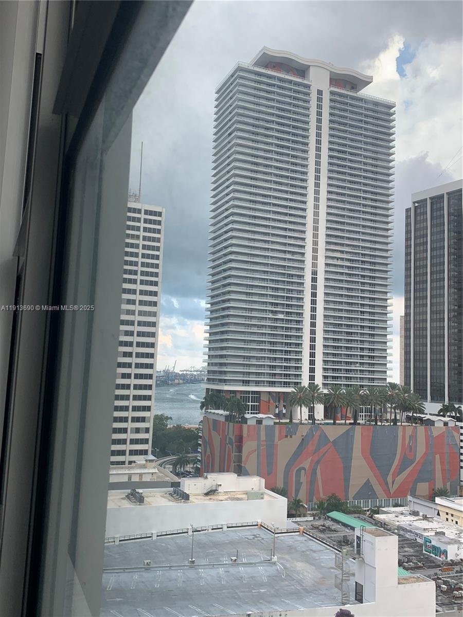 THE LOFT DOWNTOWN II COND - Residential Lease