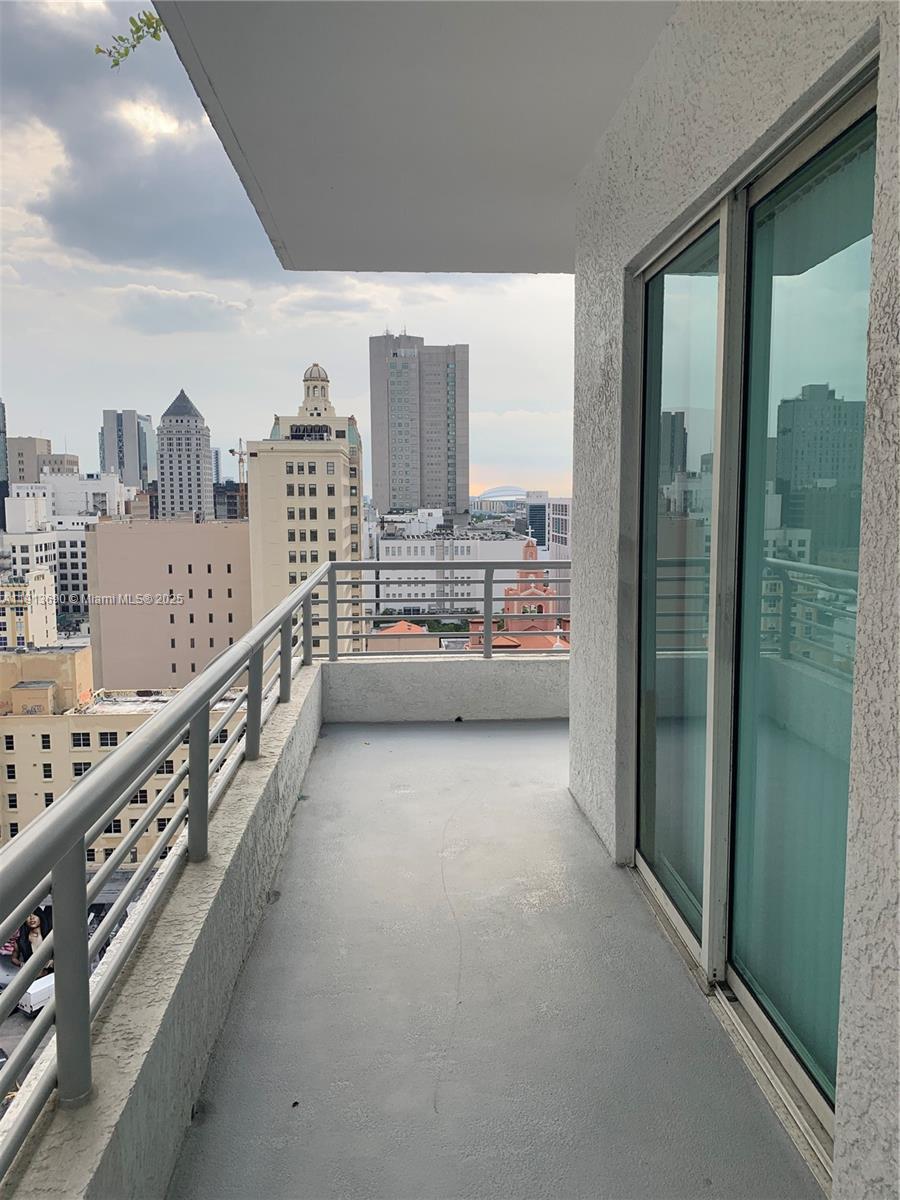 THE LOFT DOWNTOWN II COND - Residential Lease