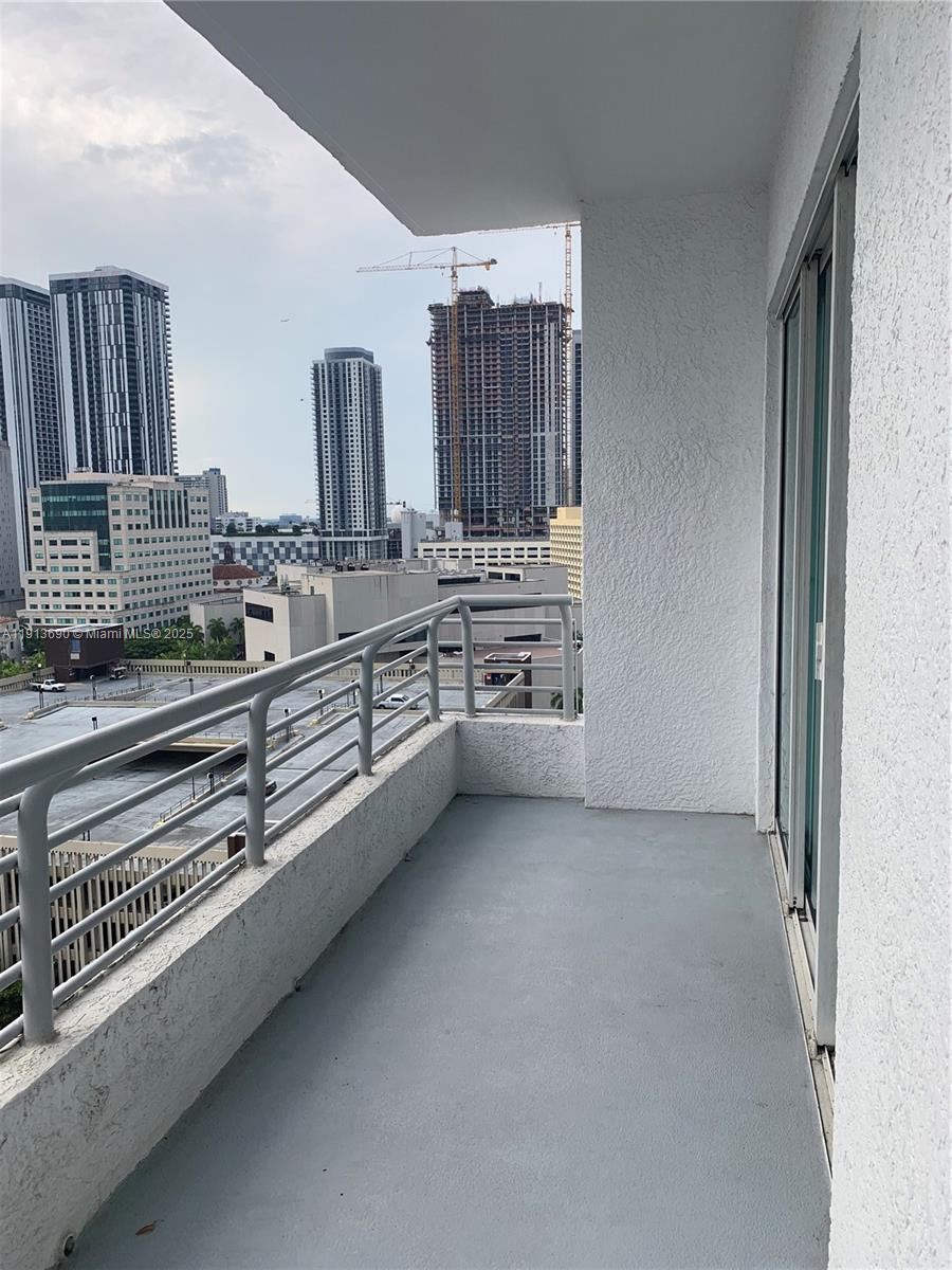 THE LOFT DOWNTOWN II COND - Residential Lease