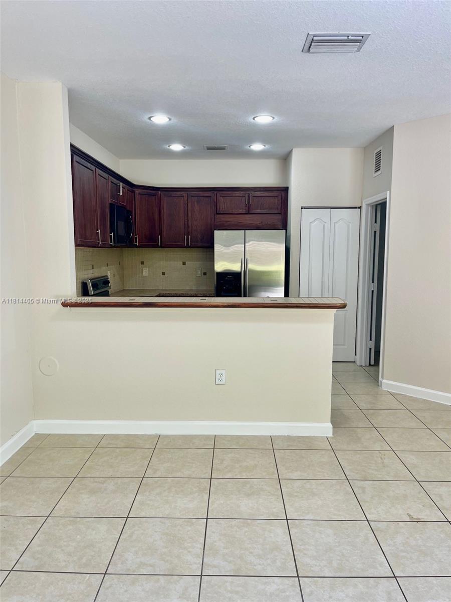 SILVER PALM EAST SECTION - Residential Lease