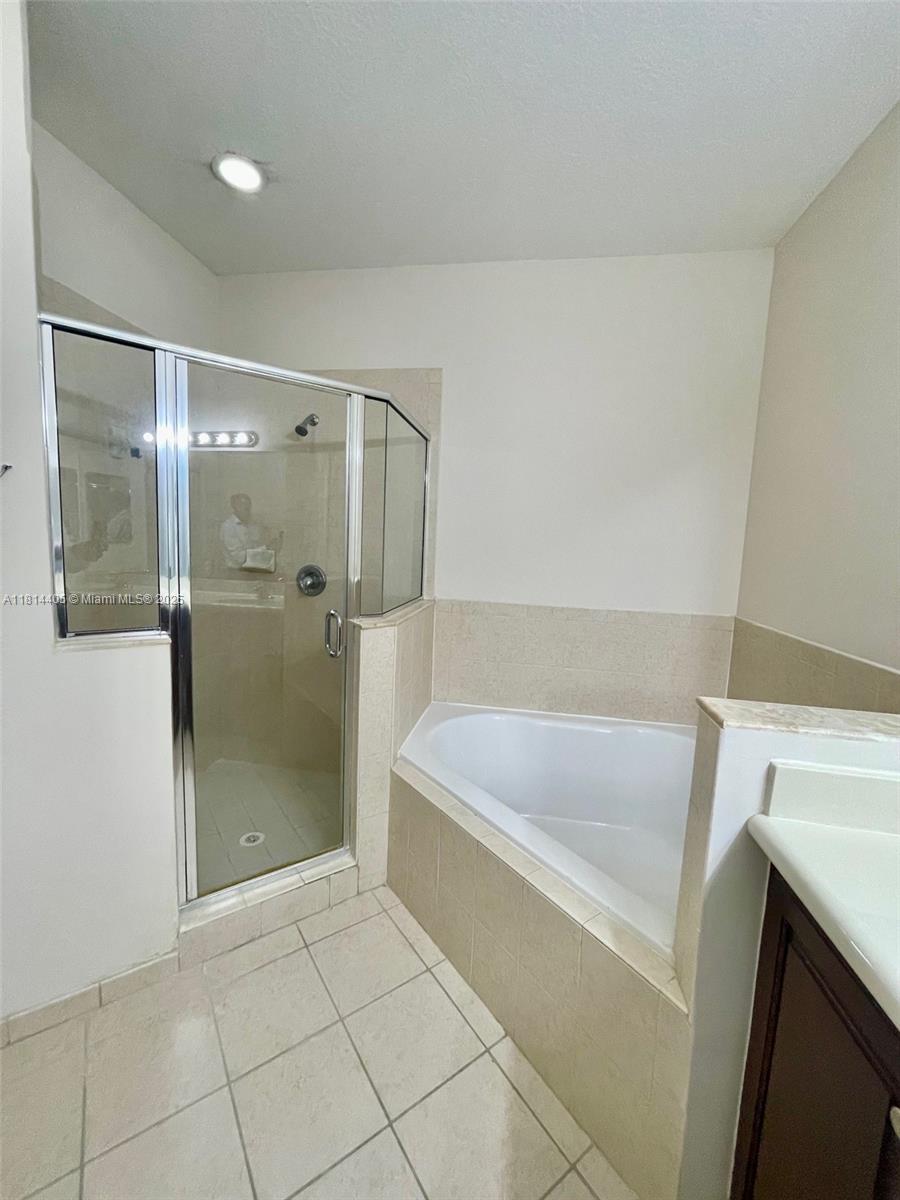 SILVER PALM EAST SECTION - Residential Lease