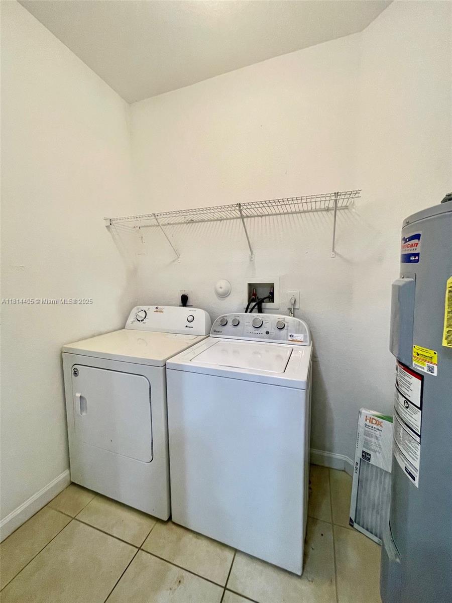 SILVER PALM EAST SECTION - Residential Lease