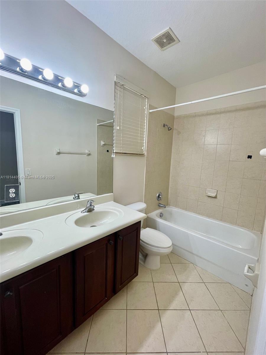 SILVER PALM EAST SECTION - Residential Lease