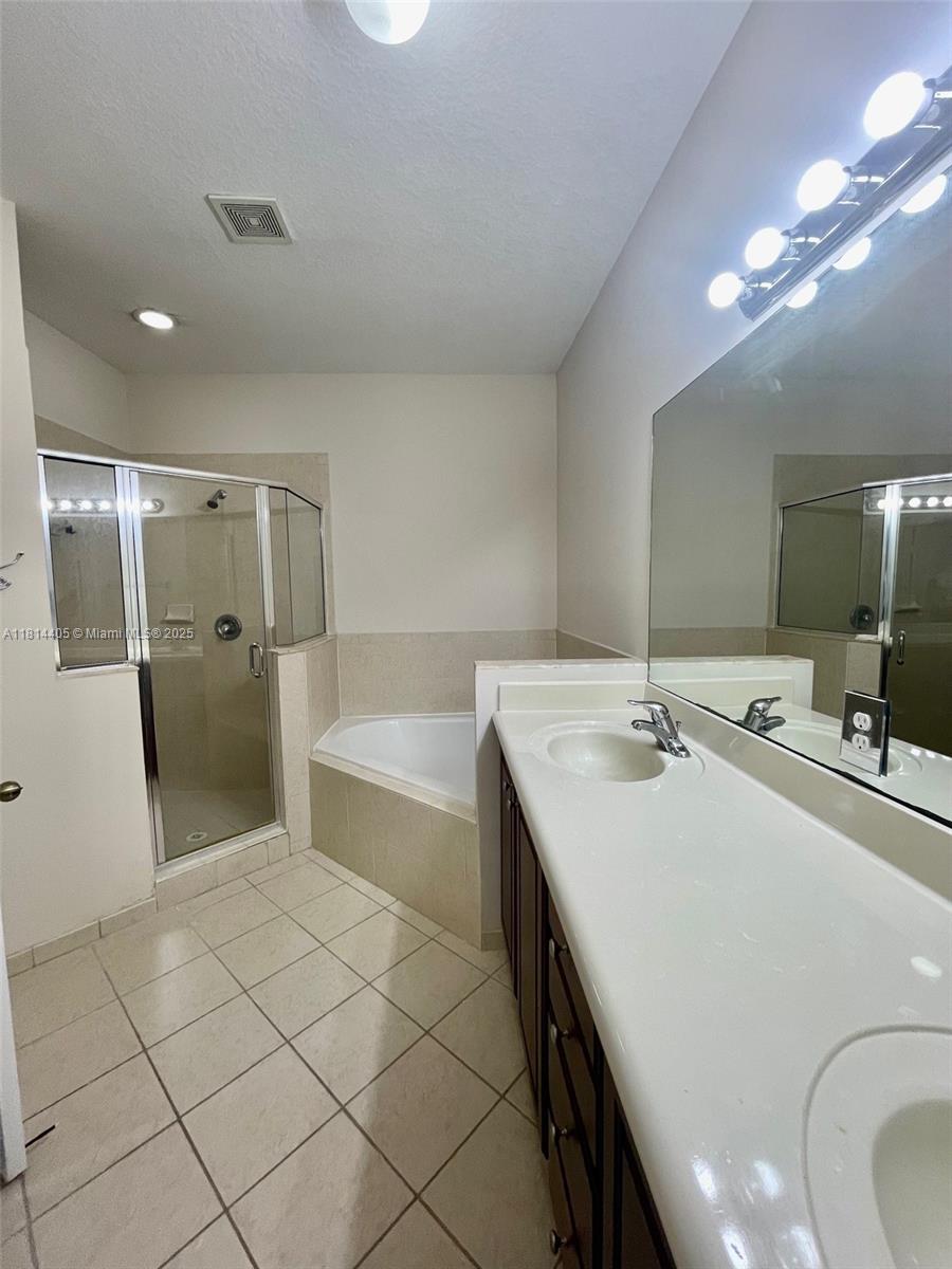 SILVER PALM EAST SECTION - Residential Lease