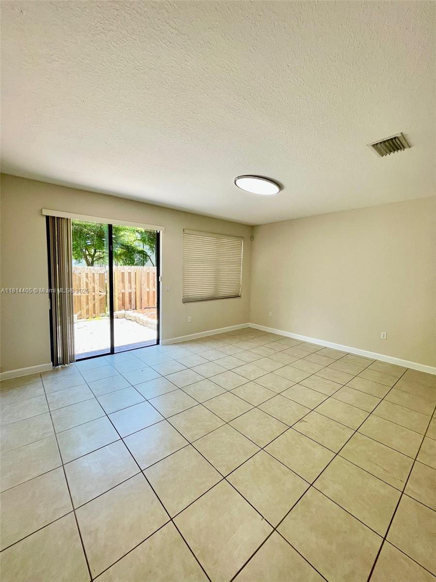 SILVER PALM EAST SECTION - Residential Lease