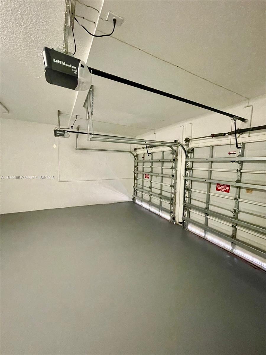SILVER PALM EAST SECTION - Residential Lease