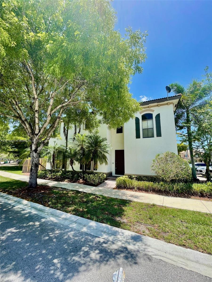 SILVER PALM EAST SECTION - Residential Lease
