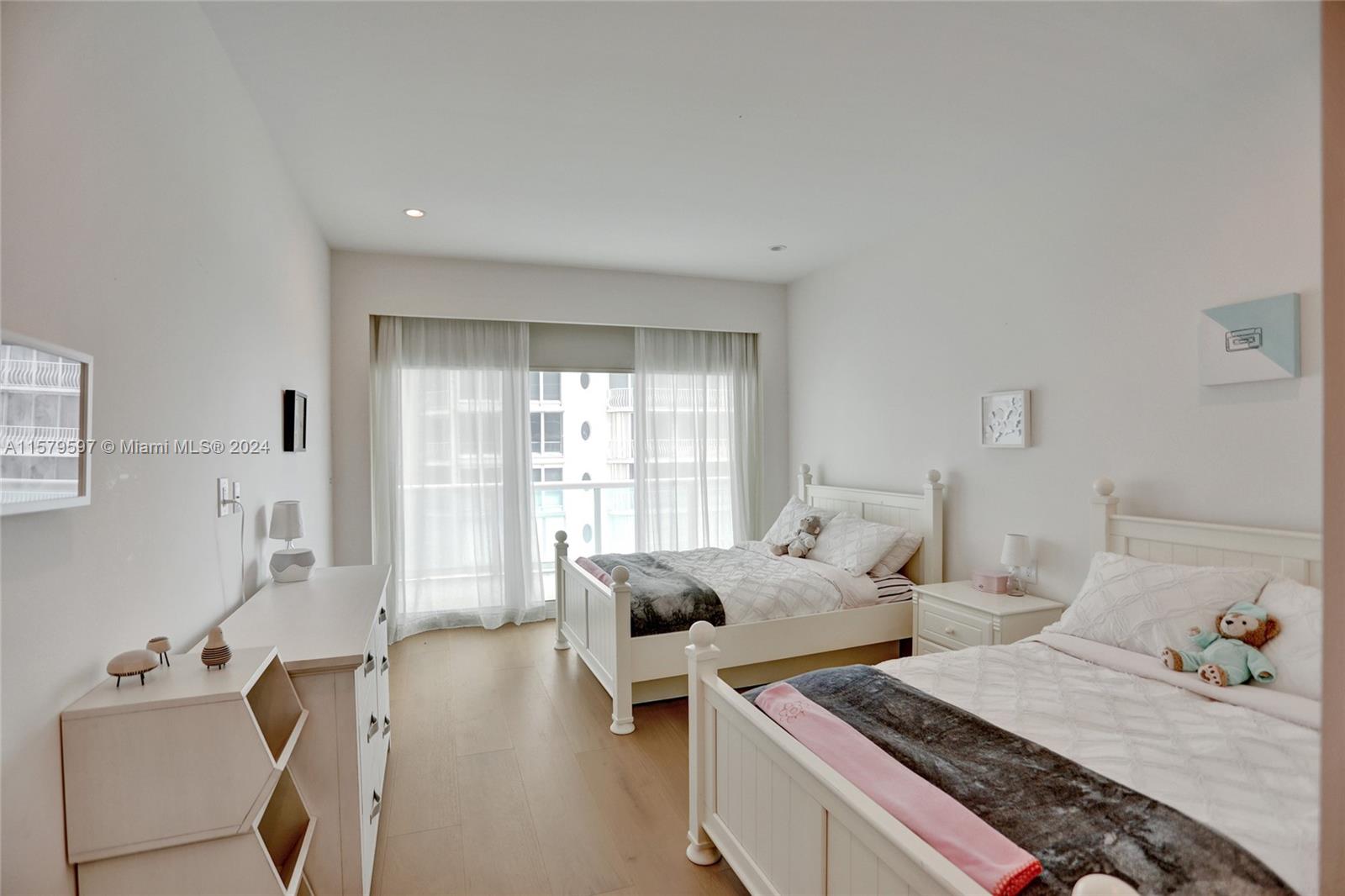 THE PALACE AT BAL HARBOUR - Residential Lease