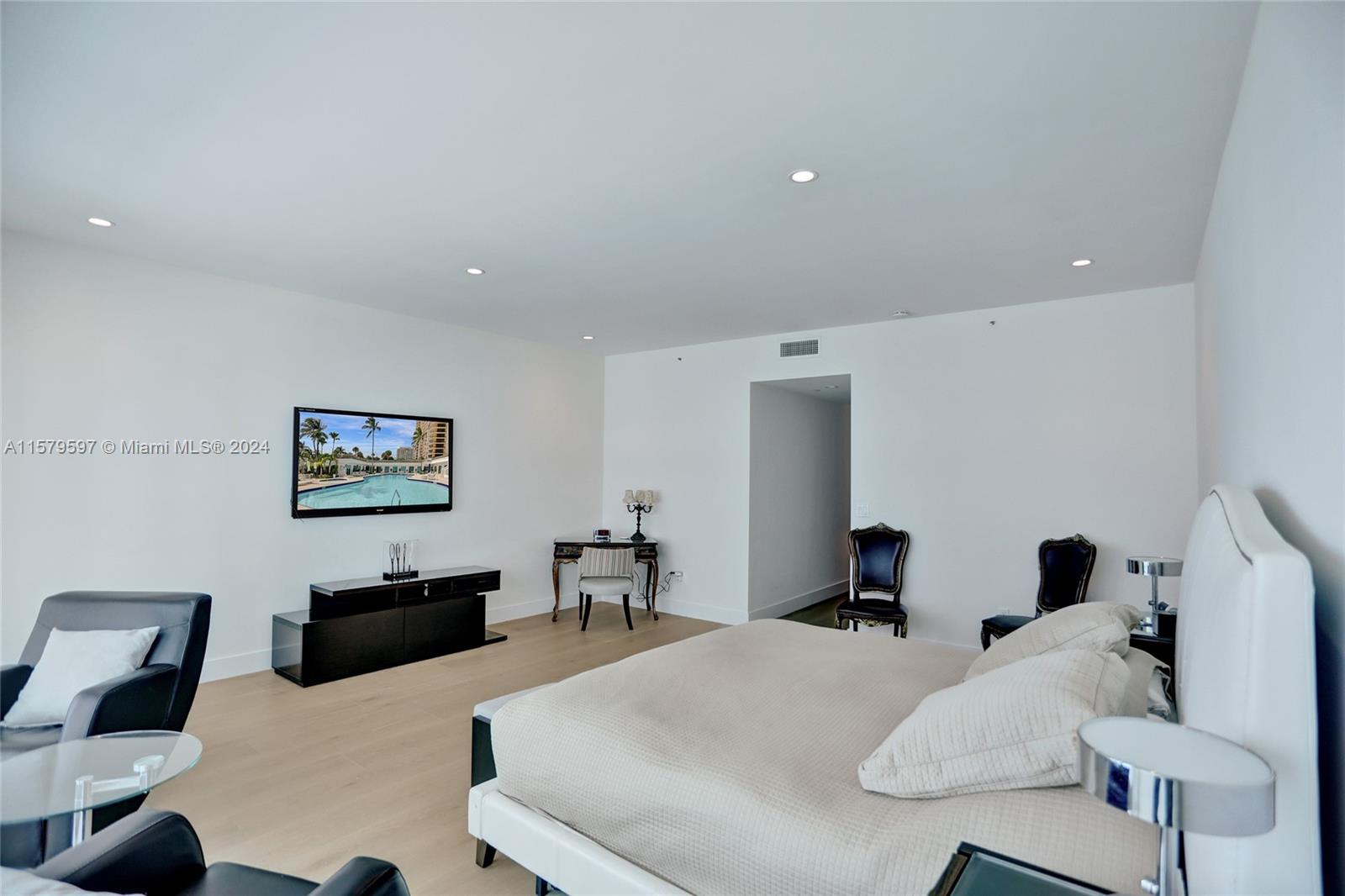 THE PALACE AT BAL HARBOUR - Residential Lease