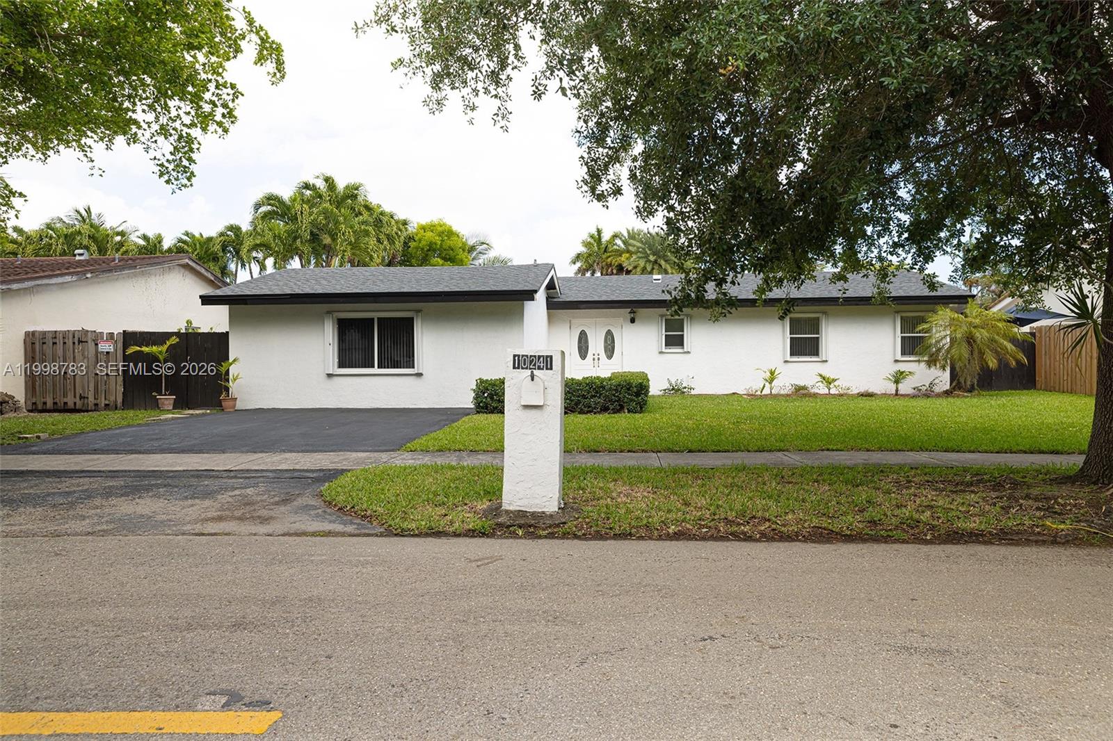 FIRST ADDN TO CALUSA CLUB - Residential