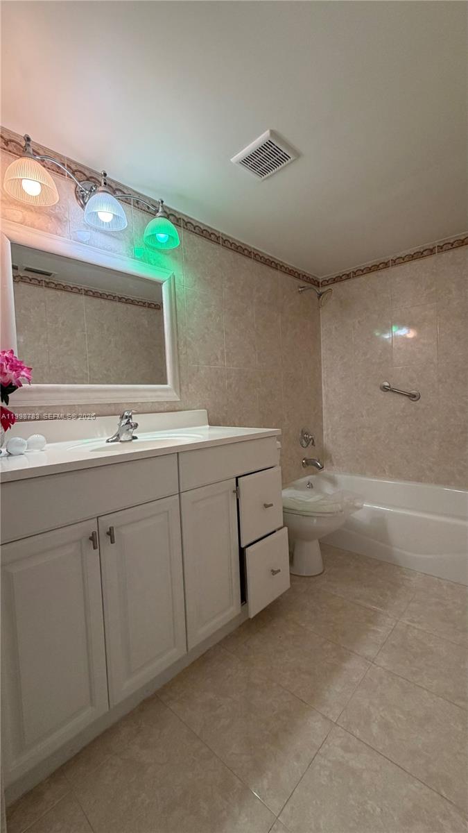 FIRST ADDN TO CALUSA CLUB - Residential