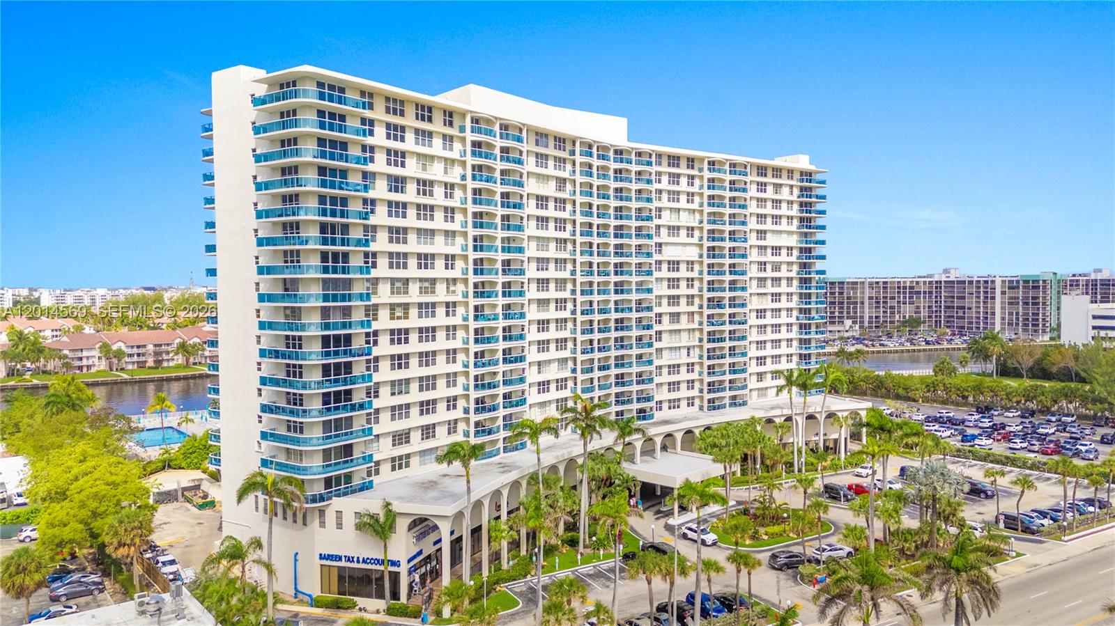 HALLMARK OF HOLLYWOOD CON - Residential