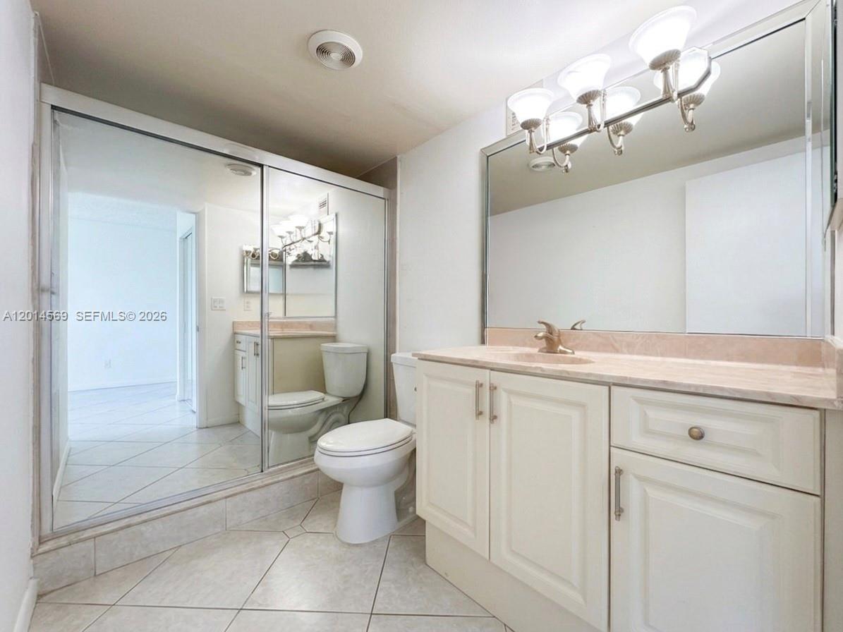 HALLMARK OF HOLLYWOOD CON - Residential