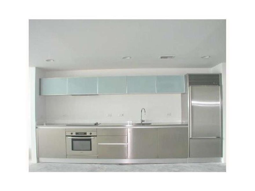 1BD / 1.5 BA w/ 10 ft ceilings, stainless steel kitchen, Miele, Sub Zero and Bosch appliances. Washer & dryer, glass  shower w/ rainfall showerhead & jets. Finished w/neutral marble tile floors. Floor-to-ceiling windows. Large balcony w/ city & bay views.  Amenities include 24 hr valet, gym, security, 5 pools & jacuzzi, full service spa, steam room & sun deck. Ideally located in Downtown Miami across the street from Museum Park, American Airlines Arena & Bayside. 5 minute drive to South Beach & Wynwood.