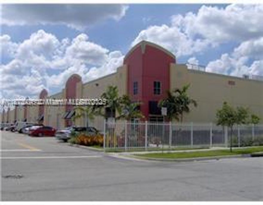 Location, Location, Warehouse in the heart of Doral, few blocks from 58 ST make this property perfect located.
1700 sq feet area with office and mezzanine, street level and garage door.
