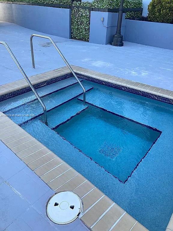 THE LUXOR RESIDENCES COND - Residential