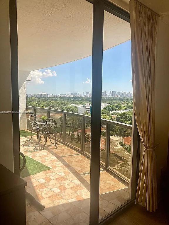 THE LUXOR RESIDENCES COND - Residential