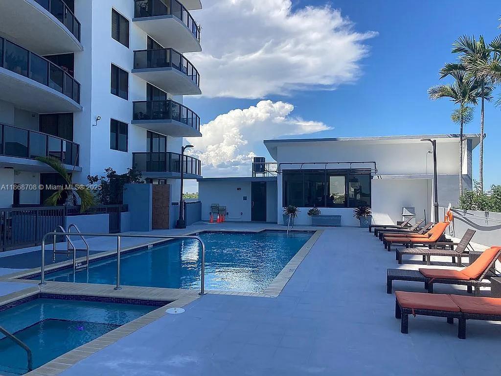 THE LUXOR RESIDENCES COND - Residential