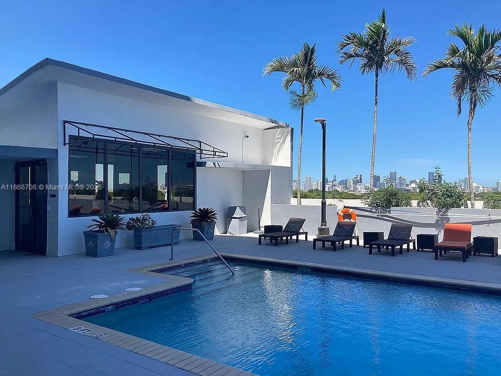 THE LUXOR RESIDENCES COND - Residential