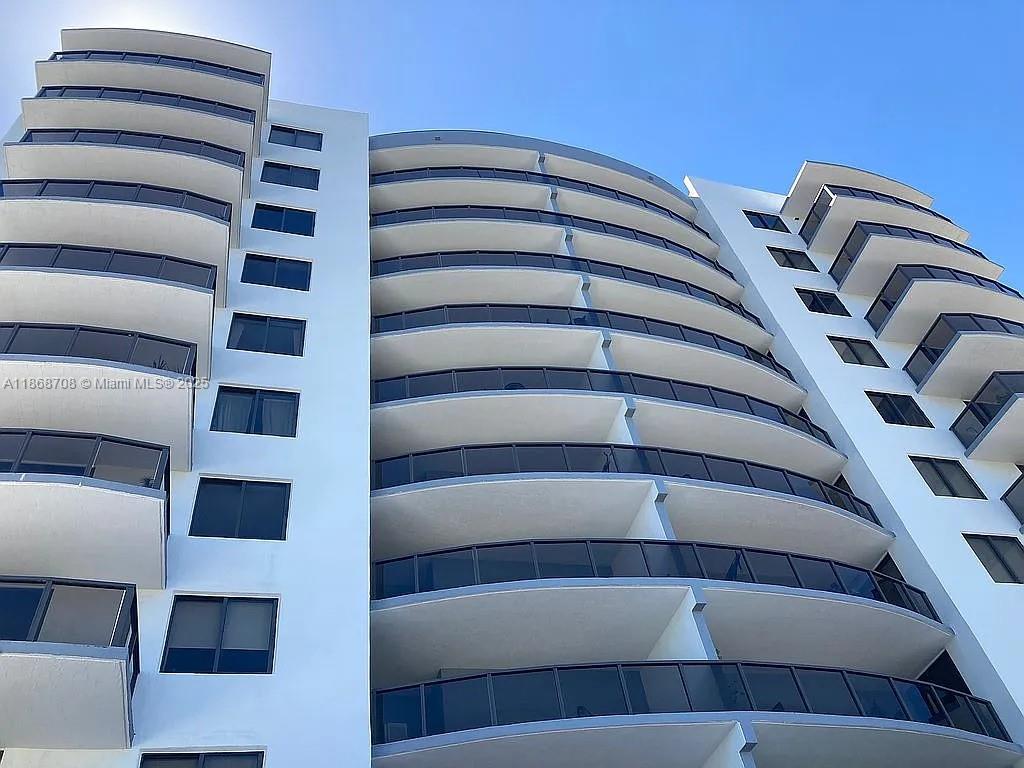 THE LUXOR RESIDENCES COND - Residential