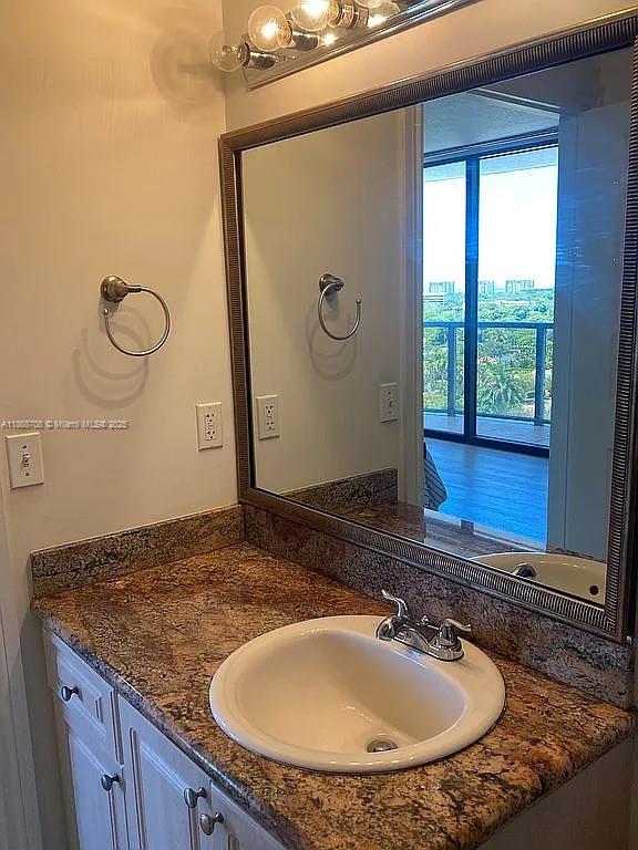 THE LUXOR RESIDENCES COND - Residential