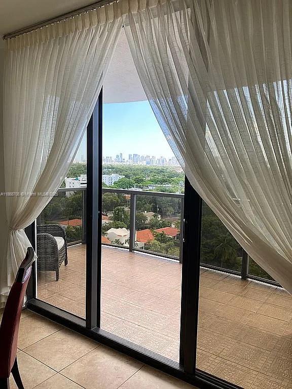 THE LUXOR RESIDENCES COND - Residential