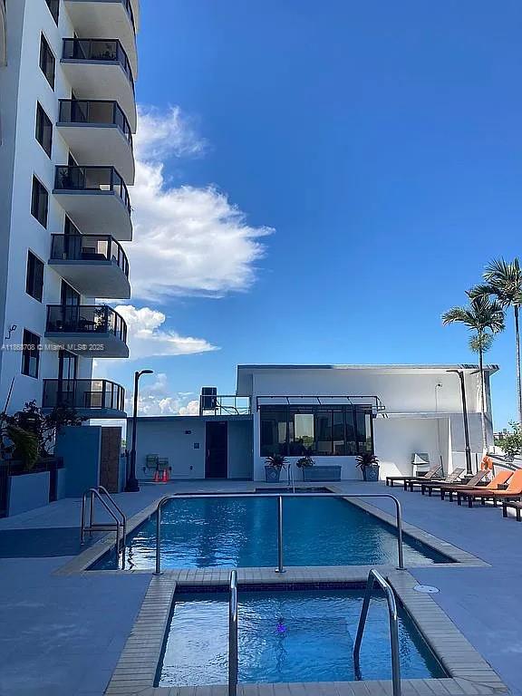 THE LUXOR RESIDENCES COND - Residential