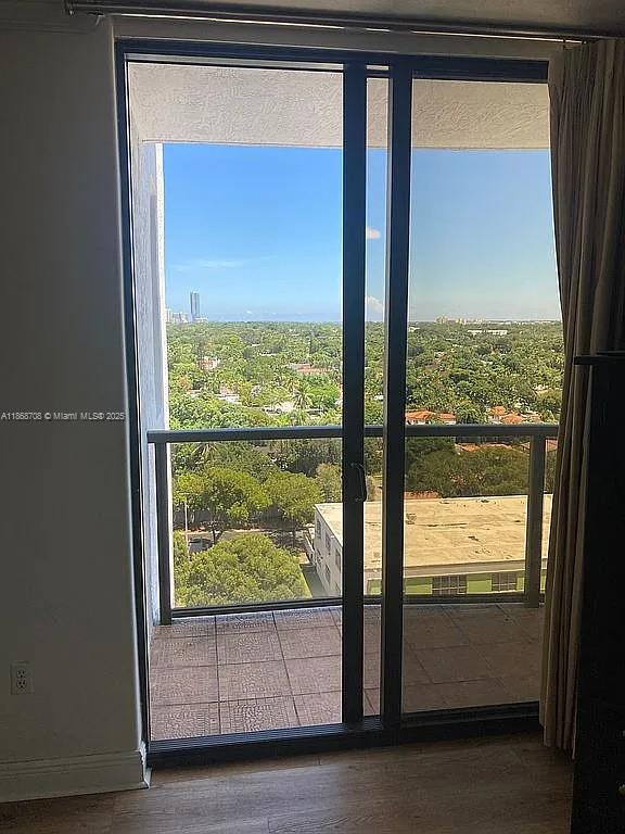 THE LUXOR RESIDENCES COND - Residential