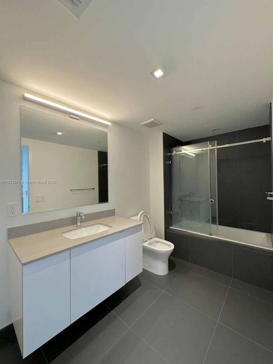 CANVAS CONDO - Residential