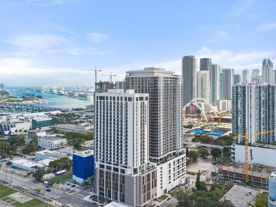 Spacious 1 Bedroom 1 Bathroom, High floor. Qualified Buyers can put only 3% down! Building has Reserves! All included in HOA, Located in the heart of Miami, easy access on/off major highways. 30,000 square feet amenities including 3 Pools, Jacuzzi, 3,000 sqft state of the art gym, Spa, Sauna & Treatment Room, Racquetball Court, Theater, Social Room, Indoor/Outdoor 24/7 security, concierge, management on site, self parking, valet on site. Motivated Owner.