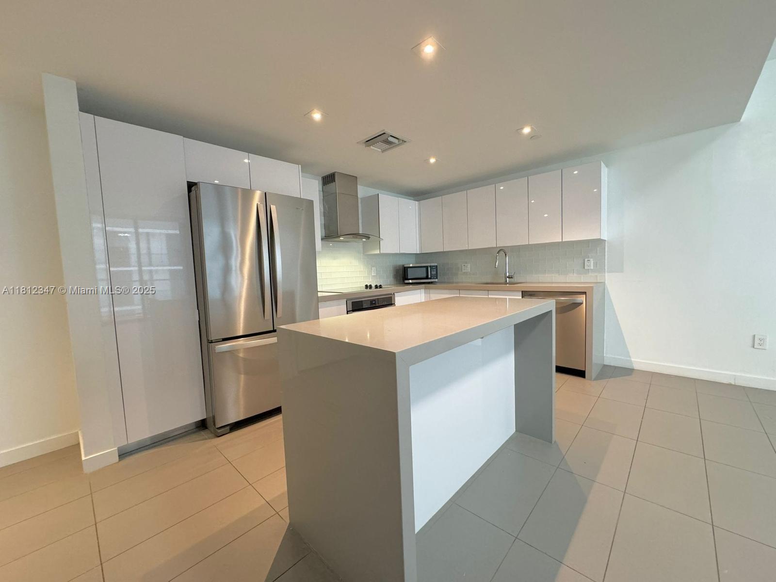 CANVAS CONDO - Residential