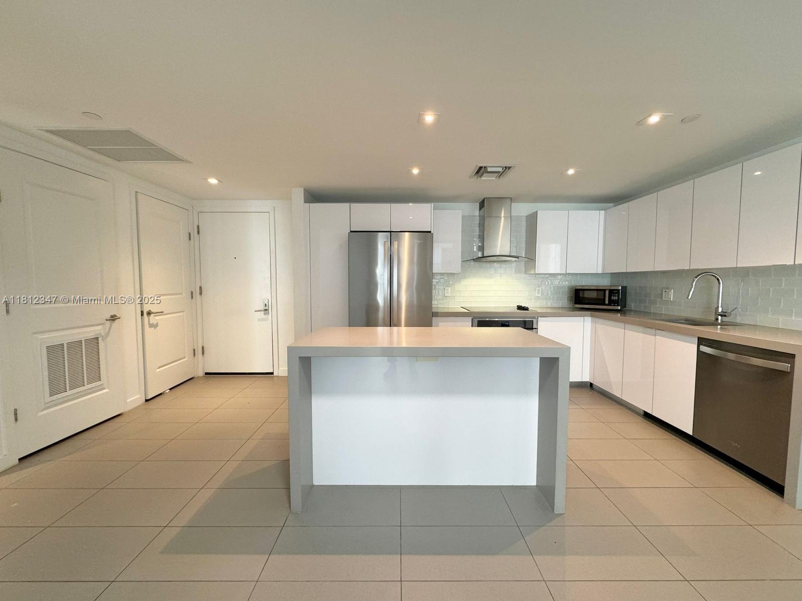 CANVAS CONDO - Residential