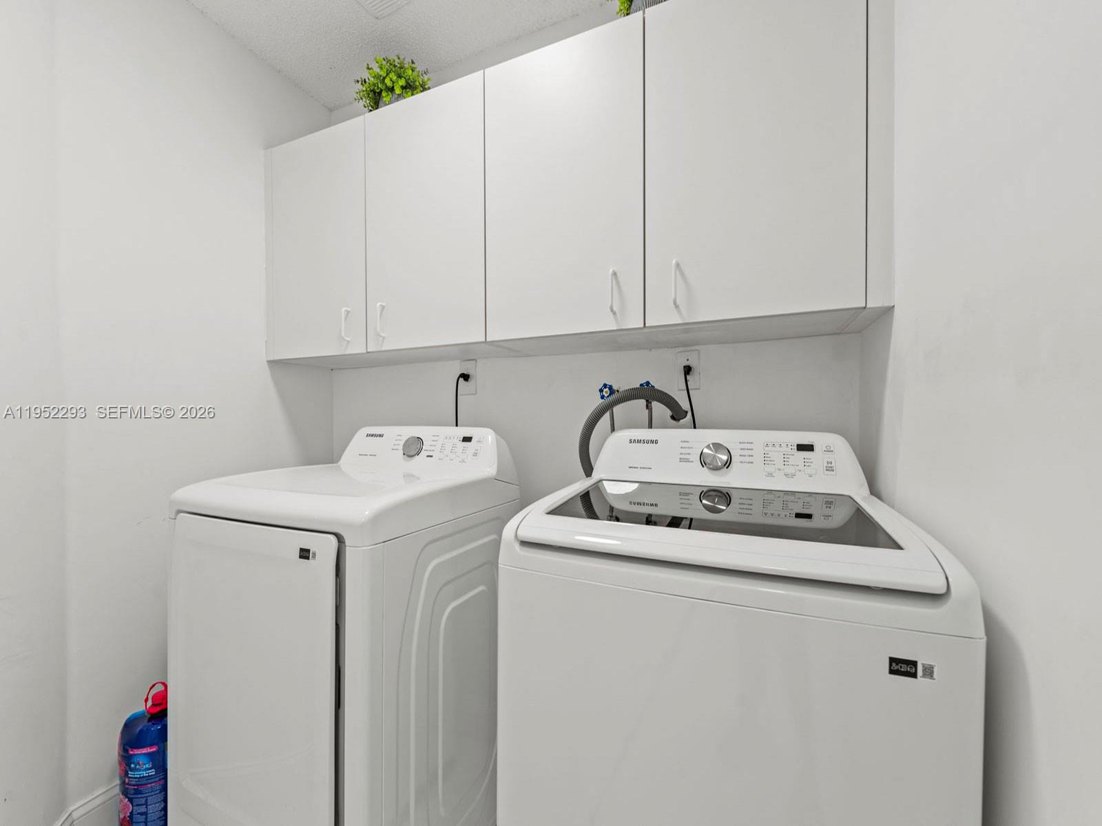 LAKESIDE AT THE HAMMOCKS - Residential