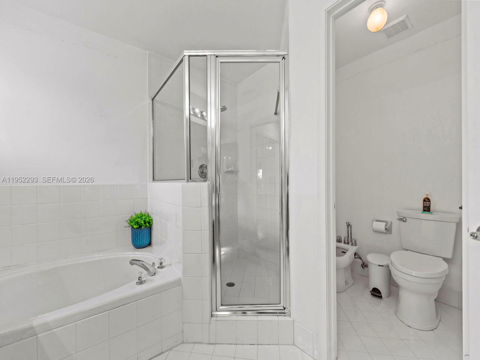 LAKESIDE AT THE HAMMOCKS - Residential