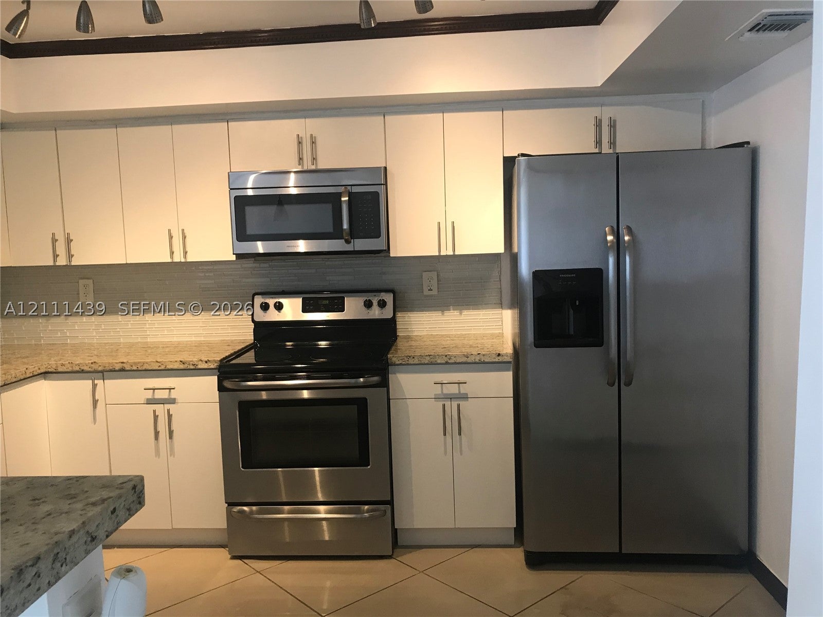 800 Parkview Dr 102