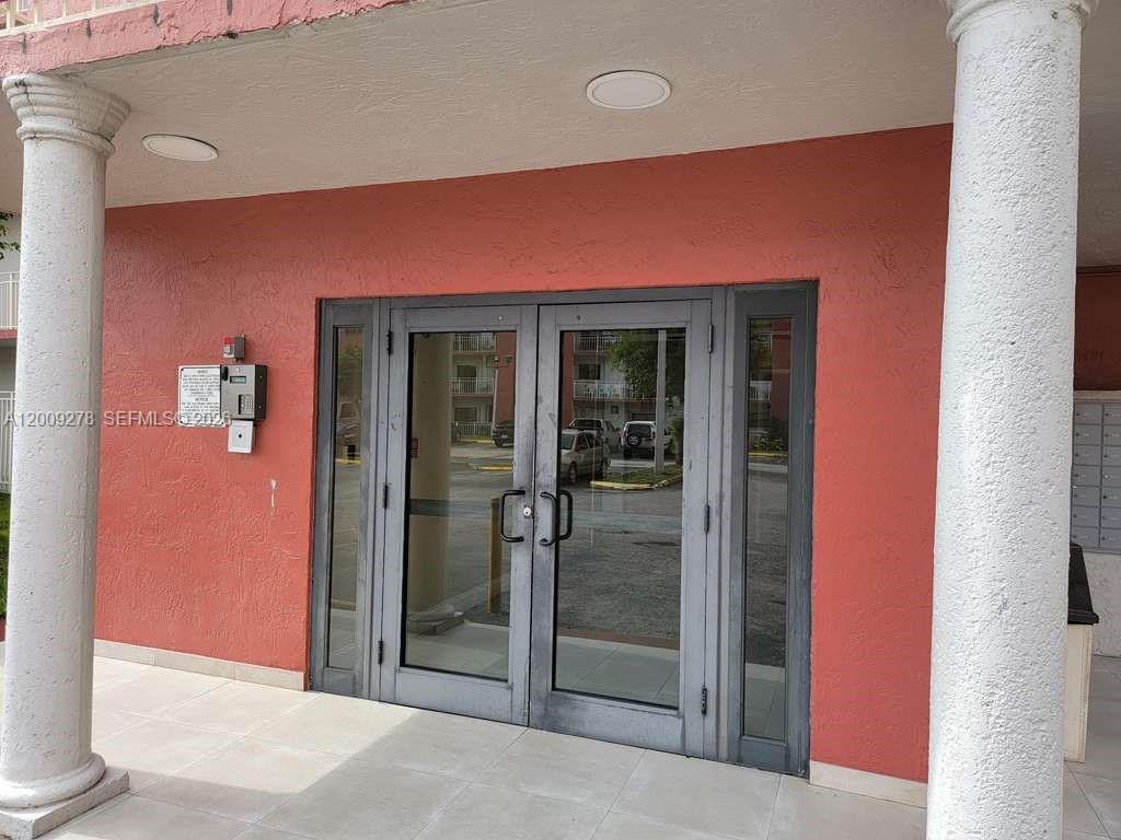 VISIONS AT FOUNTAINBLEAU - Residential