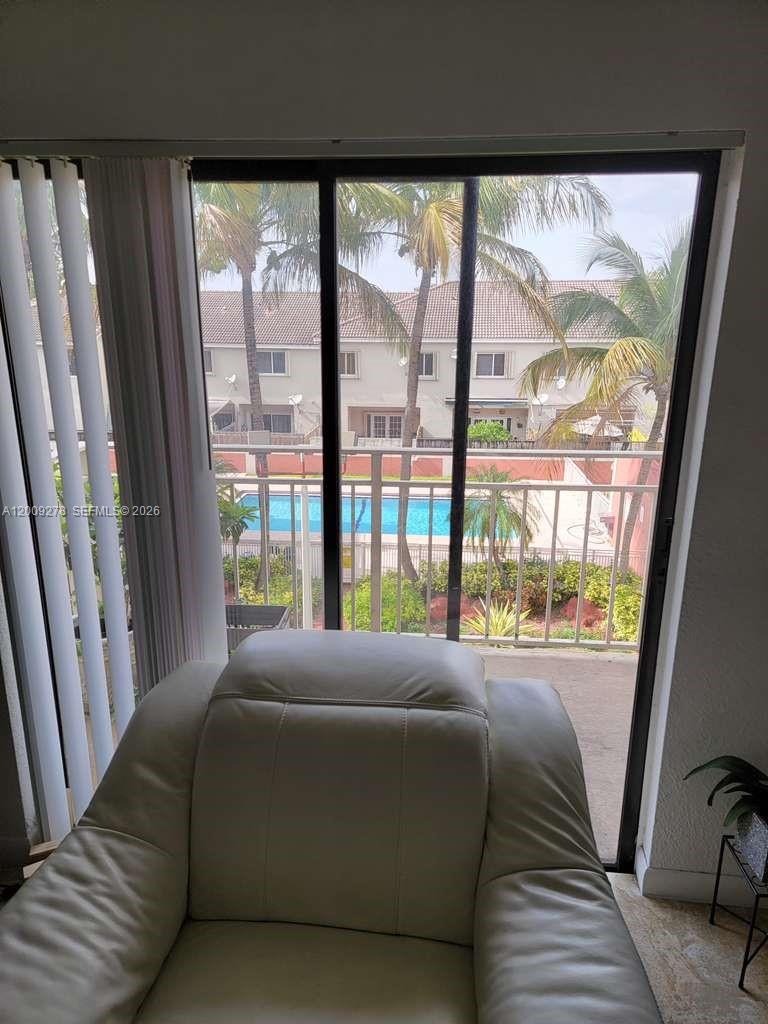 VISIONS AT FOUNTAINBLEAU - Residential