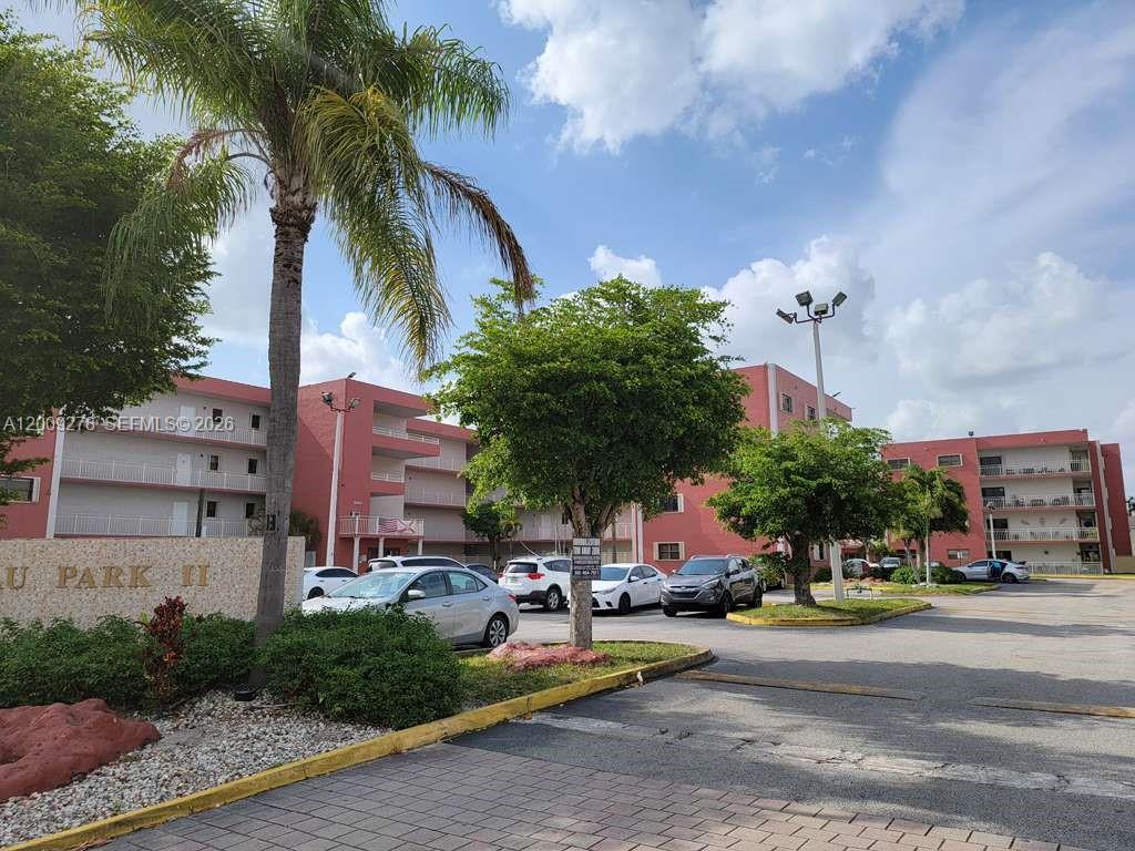 VISIONS AT FOUNTAINBLEAU - Residential