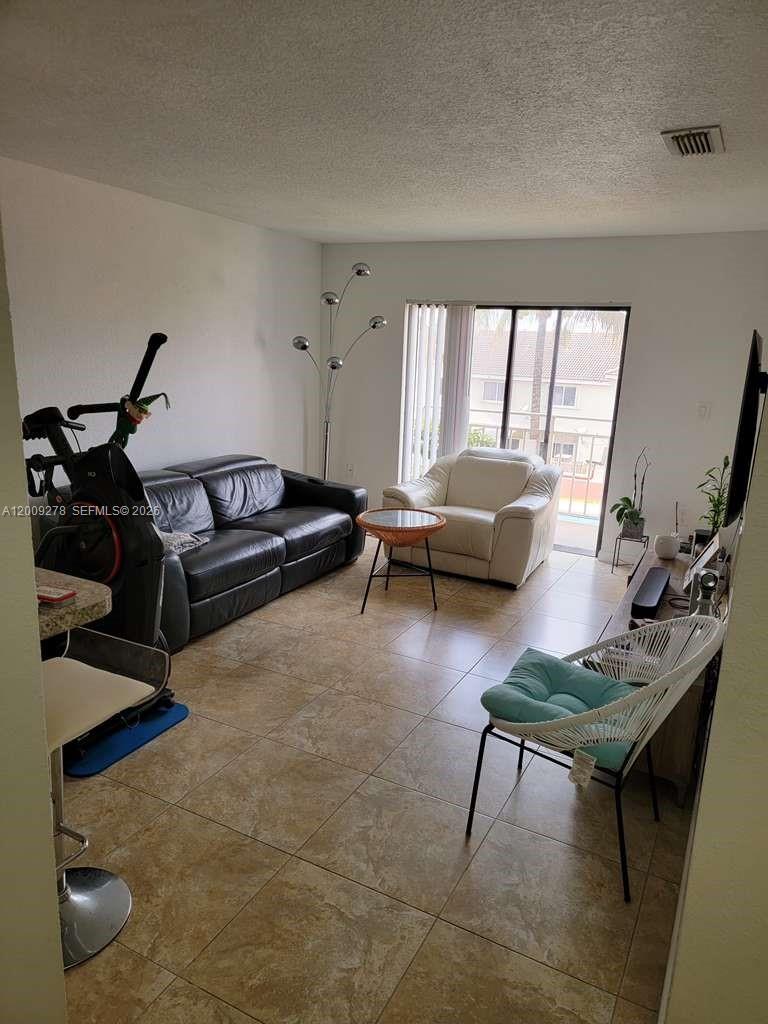 VISIONS AT FOUNTAINBLEAU - Residential