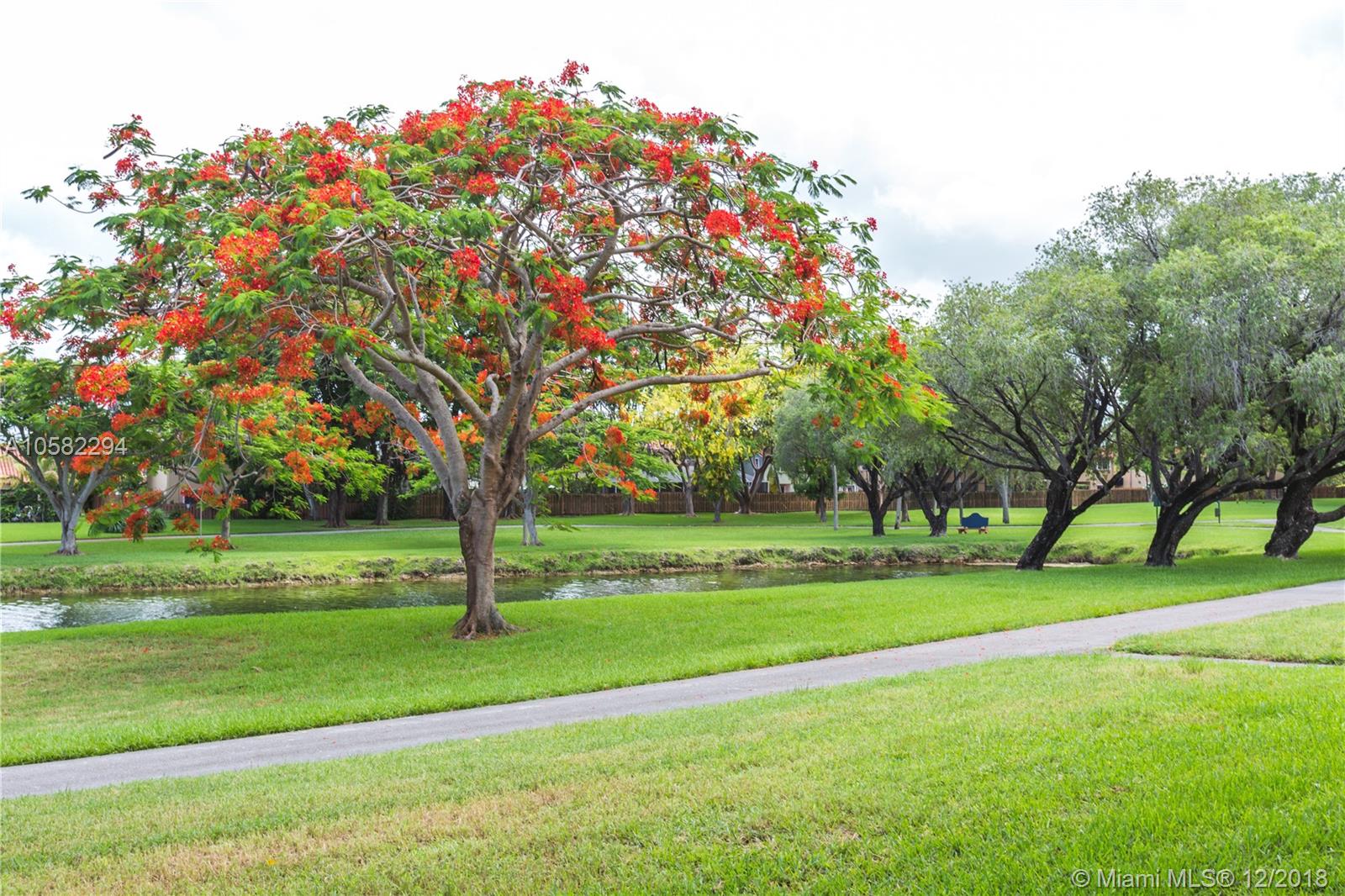 VISTA LAGO AT THE HAMMOCK - Residential