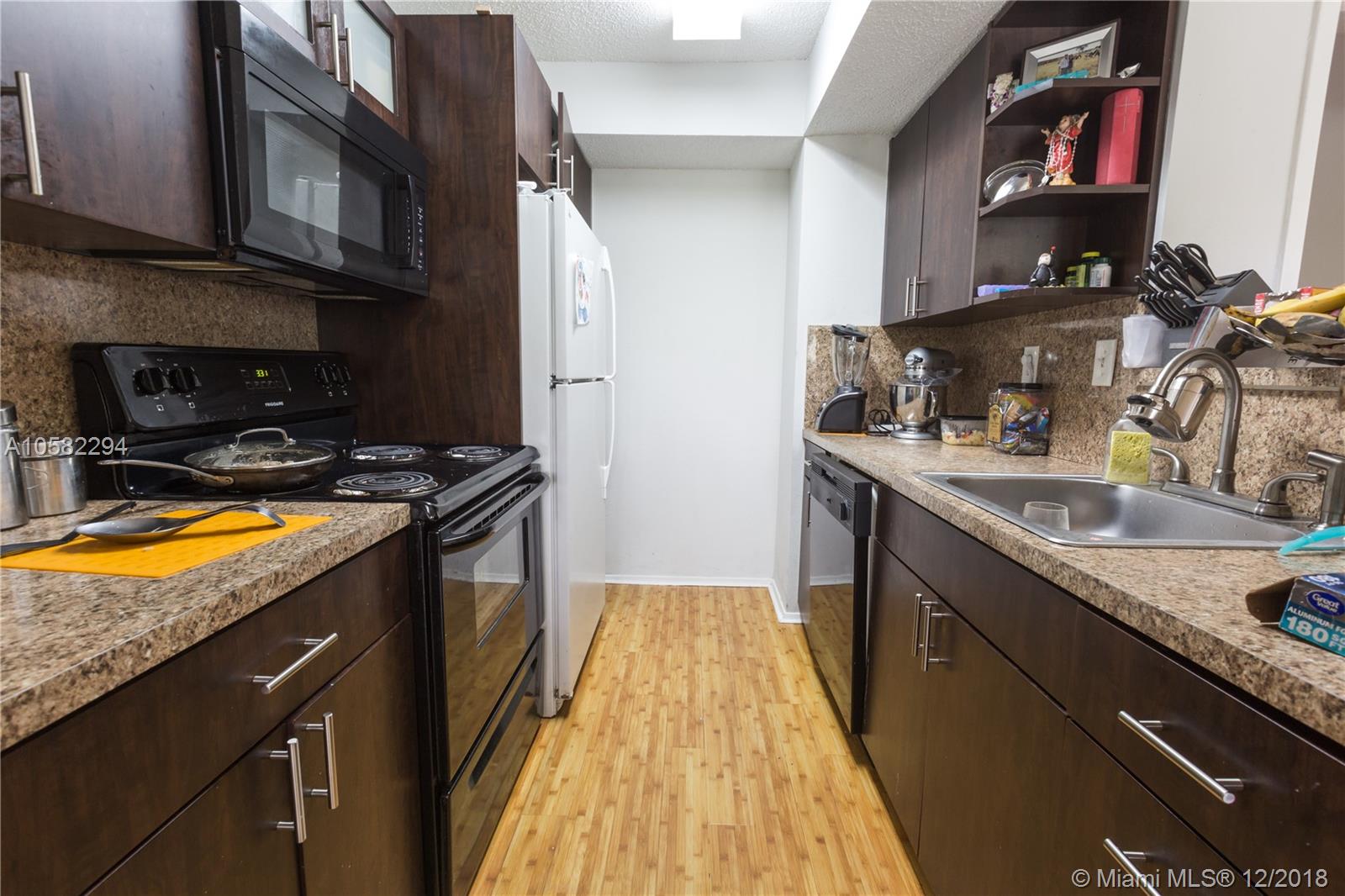 VISTA LAGO AT THE HAMMOCK - Residential