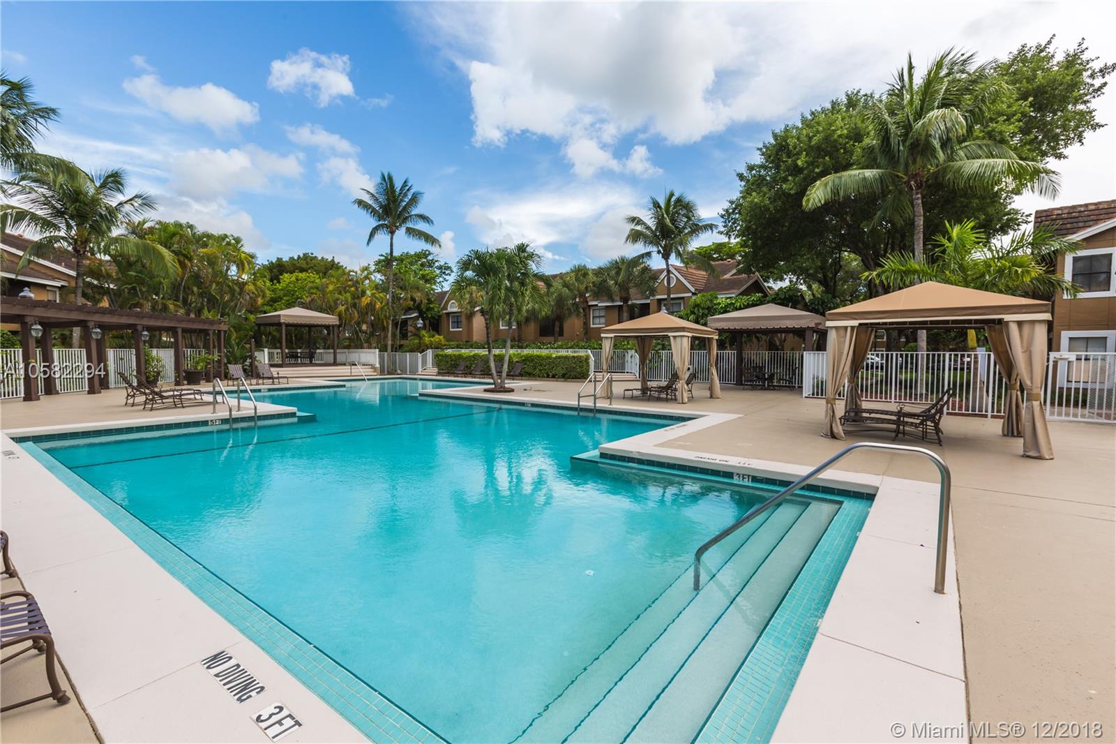 VISTA LAGO AT THE HAMMOCK - Residential