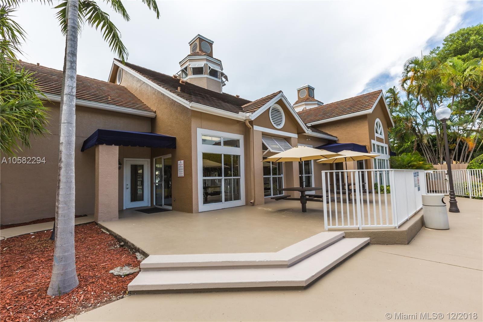 VISTA LAGO AT THE HAMMOCK - Residential