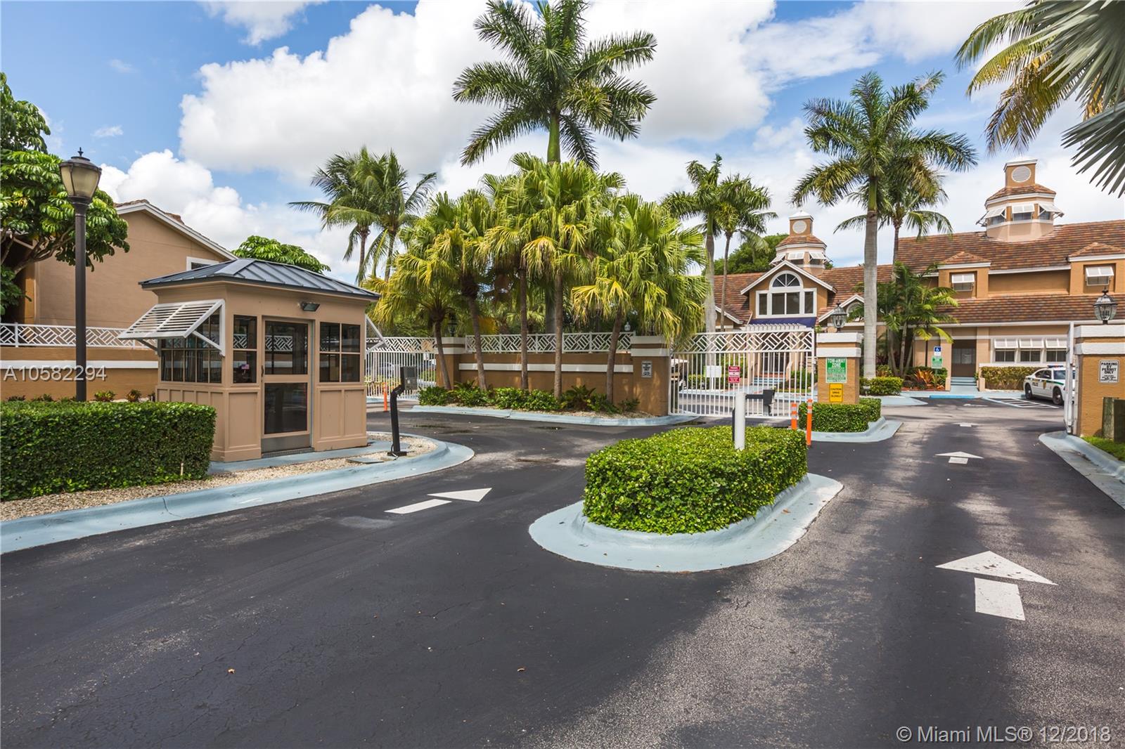 VISTA LAGO AT THE HAMMOCK - Residential