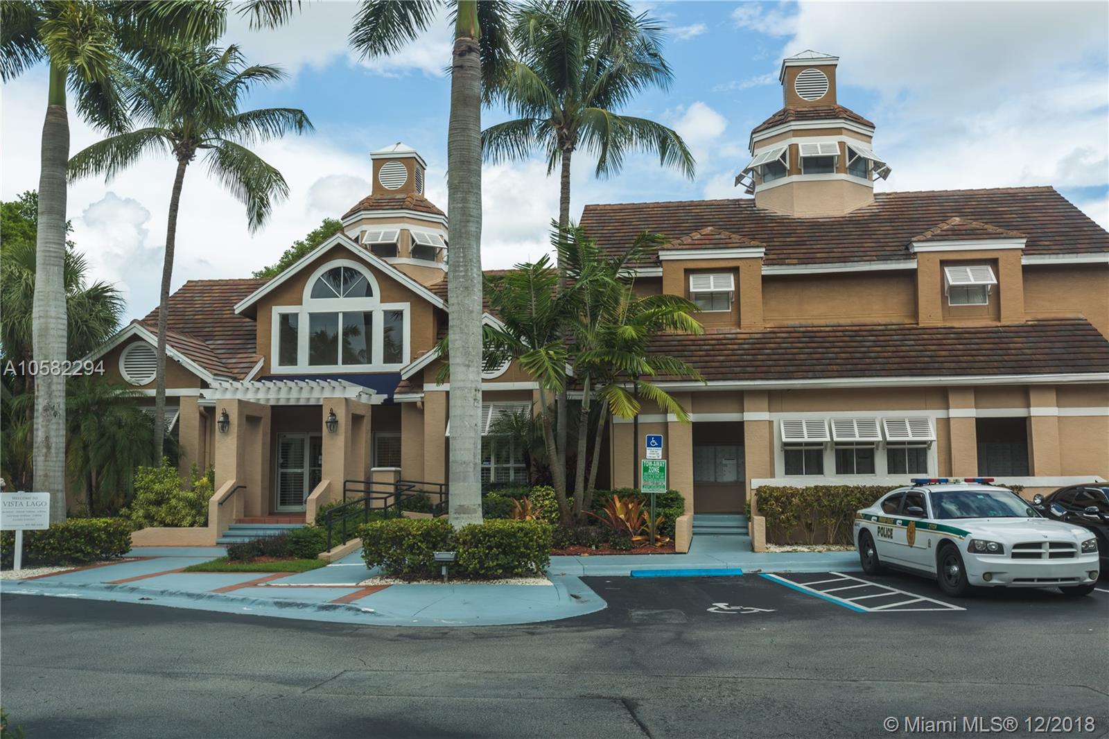 VISTA LAGO AT THE HAMMOCK - Residential
