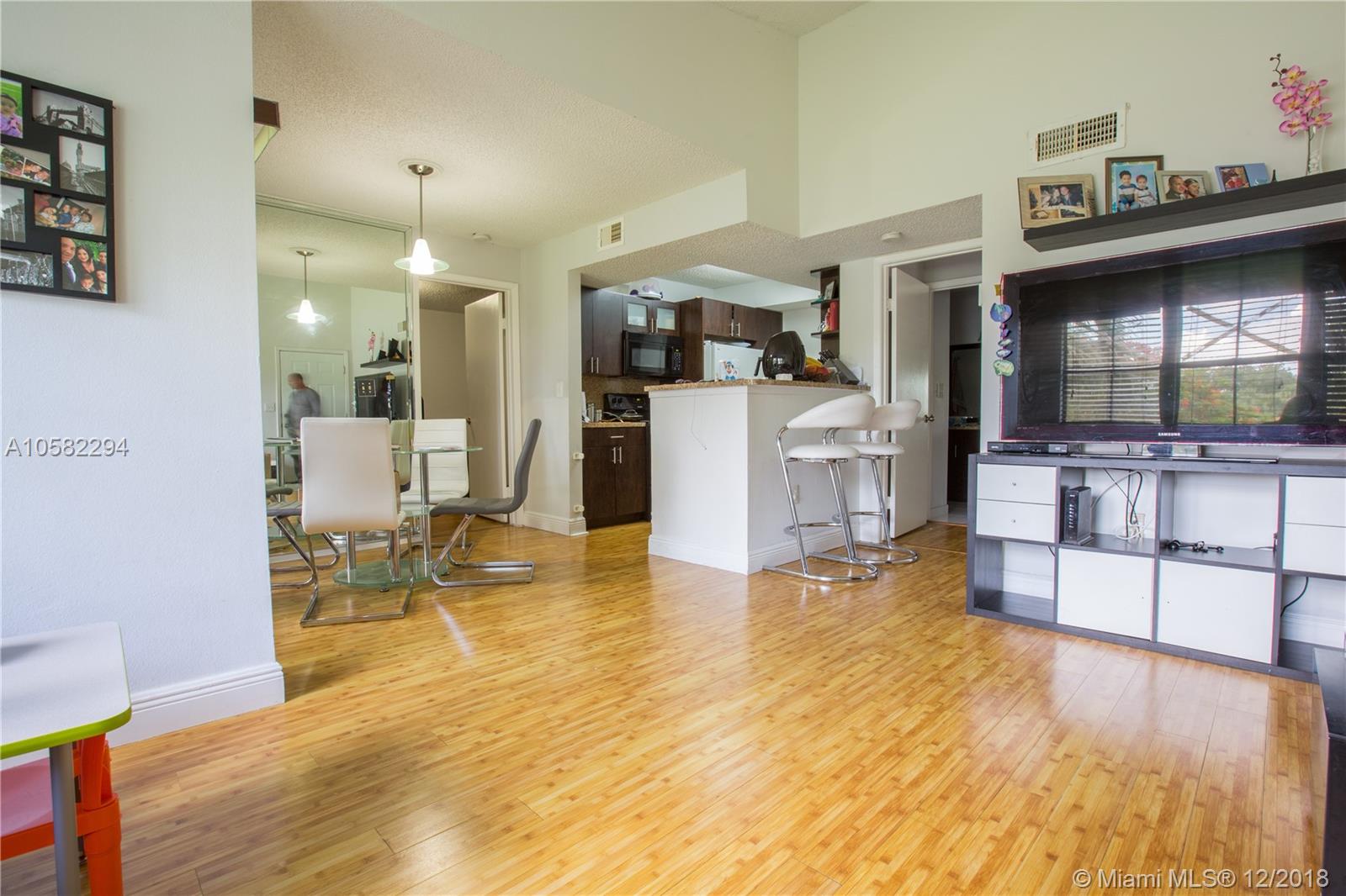 VISTA LAGO AT THE HAMMOCK - Residential